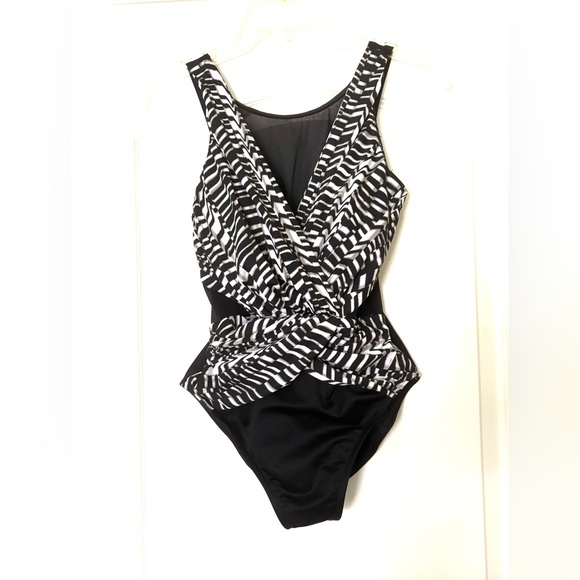 Miraclesuit Other - Miraclesuit Sz 8 Swimsuit Black Brown White V-neck Mesh slimming tummy control